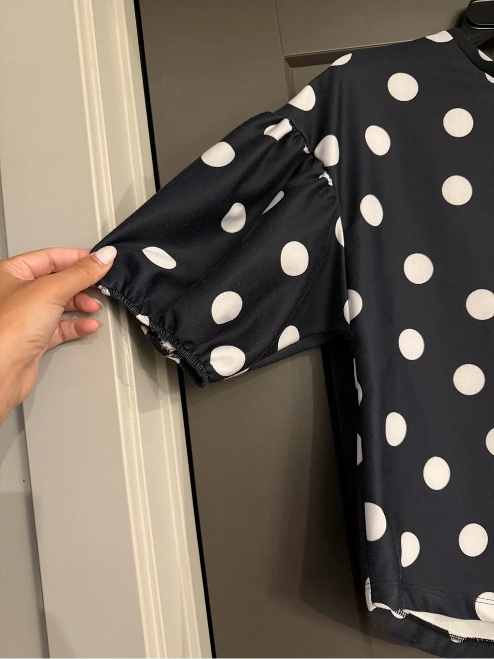 Zara Adorable Black and White Polka Dot Puff Sleeve Blouse size Small